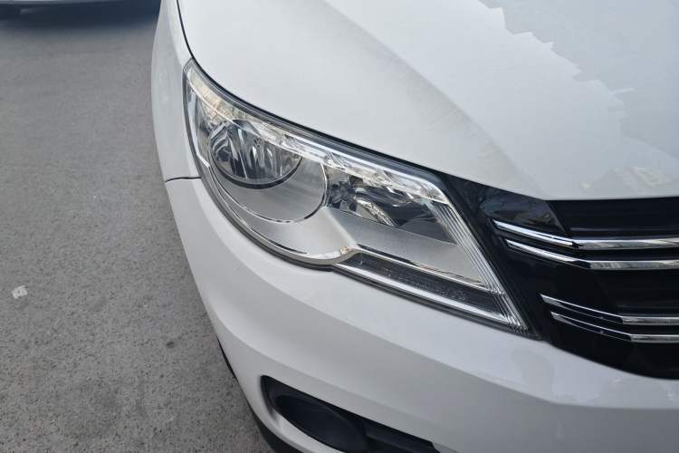 Used Volkswagen Tiguan 2012 1.8TSI Automatic Two-Wheel Drive Urban Edition Right Front Headlight