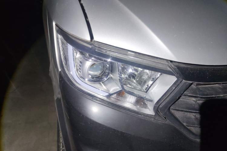 Used CHANGAN KUAYUE Xing V3 2023 1.3L Gasoline Comfort Model 5-Seater Passenger Vehicle Right Front Headlight