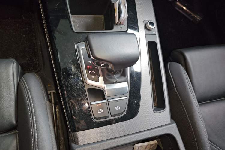 Used Audi Q5L 2022 40T Luxury Dynamic Model Gear Lever