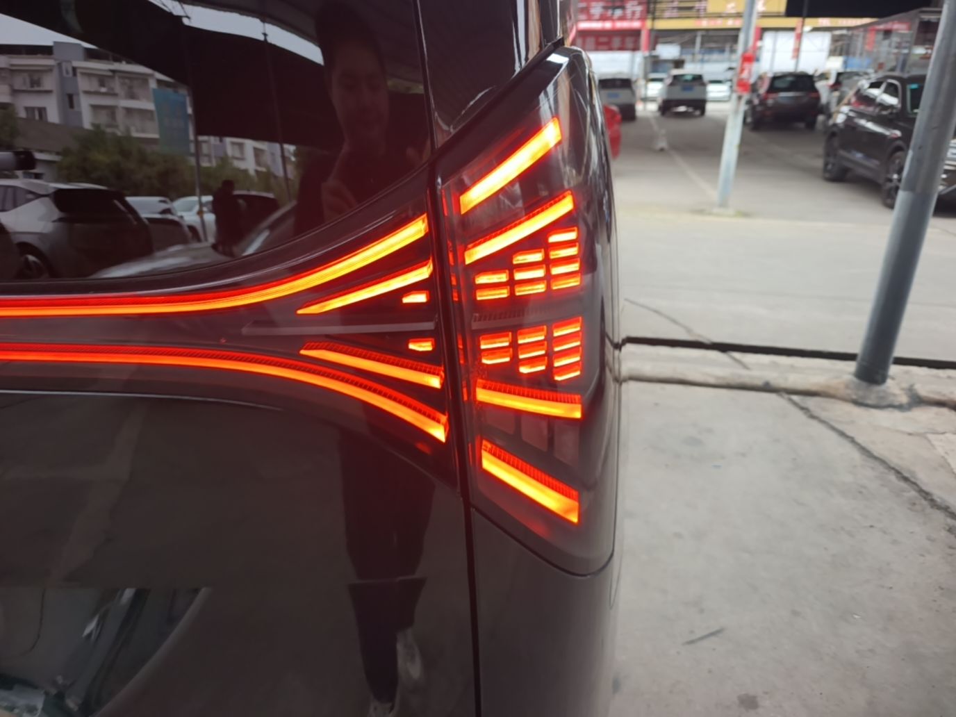 Geely Galaxy LEVC L380 2024 140-Degree 6-Seater All-Wheel-Drive Ultra — снимка 9