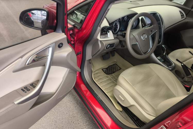 Used Buick GT 2013 GT 1.6L Automatic Fashion Edition Driver Seat