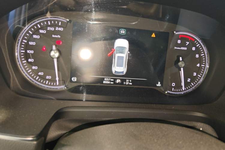 Used Roewe RX5 2016 30T Two-Wheel Drive Automatic Internet Smart Edition Odometer Close Up