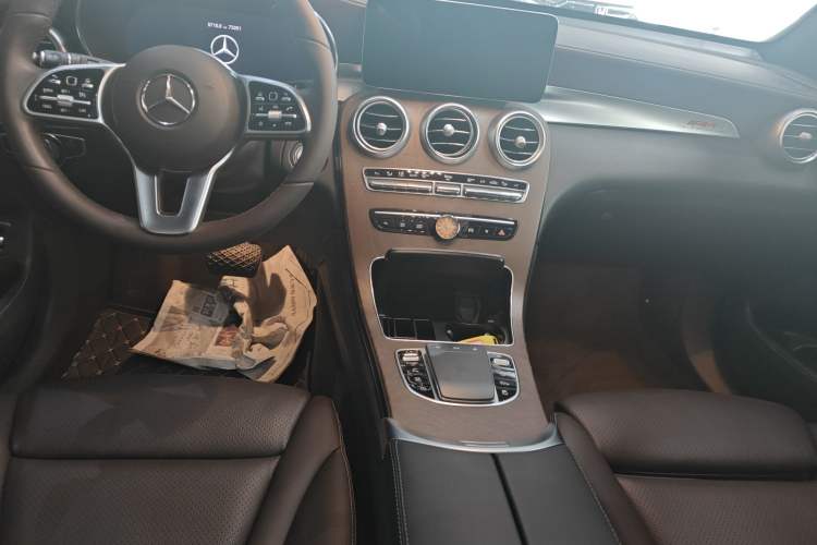Used Mercedes-Benz GLC 2022 Second Facelift GLC 260 L 4MATIC Luxury Edition Audio And AC Panel