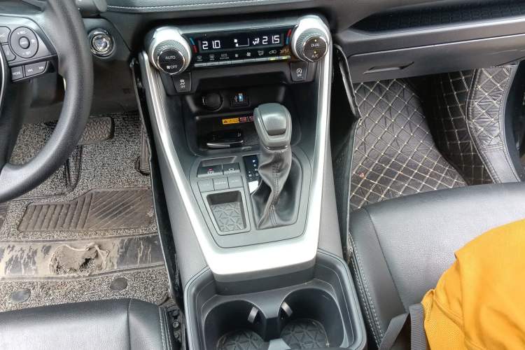 Used Toyota RAV4 2023 2.0L CVT Two-Wheel Drive Fashion Edition
