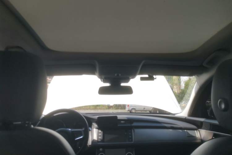 Used Jaguar XF 2018 XF Sportbrake 2.0T 250 PS All-Wheel Drive Luxury Edition Headliner