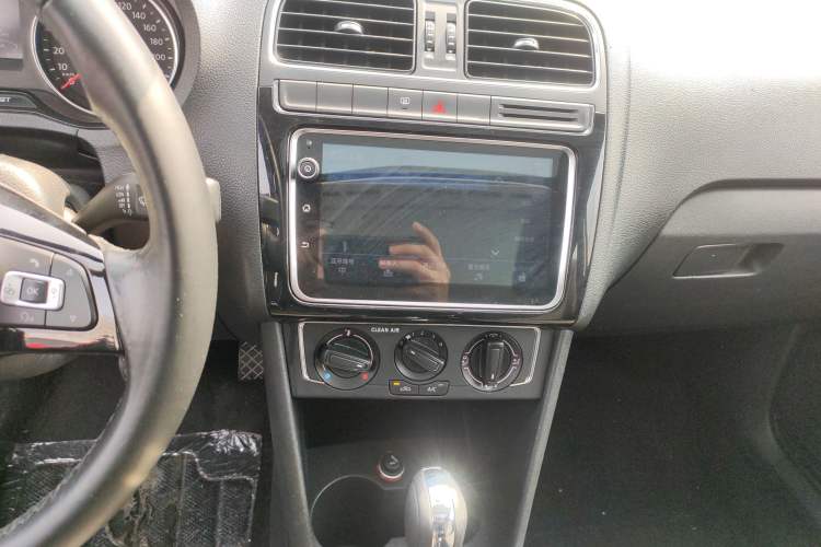 Used Volkswagen Polo 2016 1.6L Automatic Comfort Model
