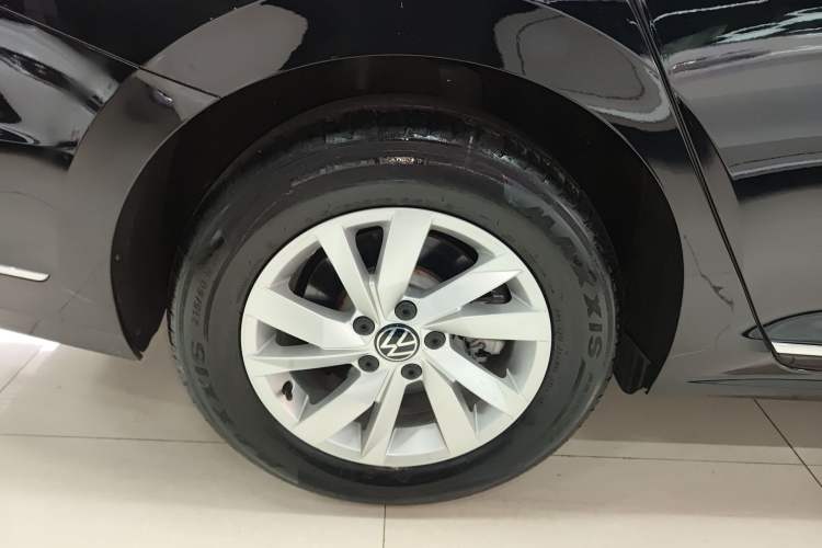 Used Volkswagen Passat 2024 280TSI Business Edition Right Rear Wheel Hub