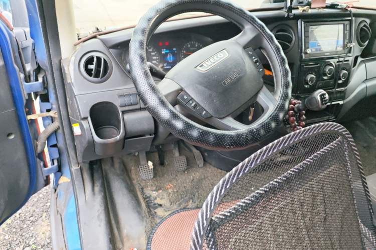 Used Iveco Eurocargo 2018 2.3T Short-Wheelbase Low-Roof Multi-Purpose Van with Side Sliding Door F1A