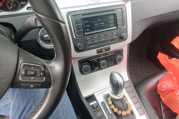 Used Volkswagen Magotan 2013 1.8TSI Premier Model Audio And AC Panel