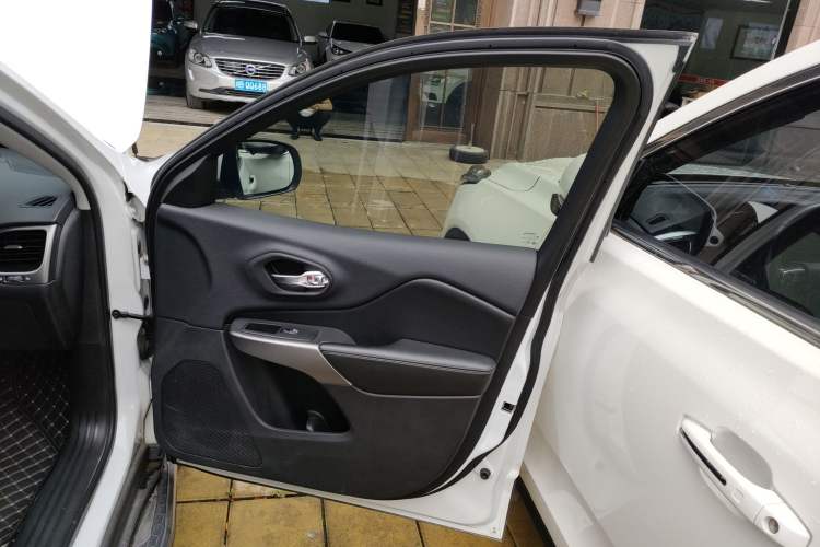 Used Jeep Cherokee 2020 2.0T Two-Wheel Drive Leading Edition