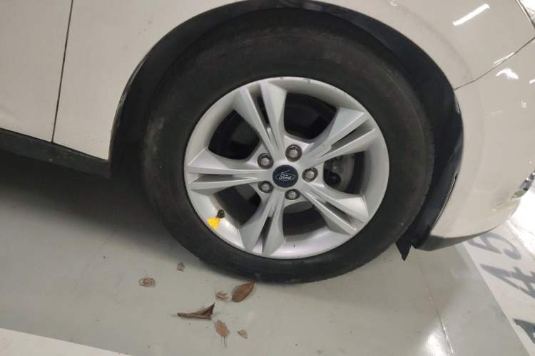 Used Ford Focus 2012 Sedan 1.6L Automatic Fashion Edition