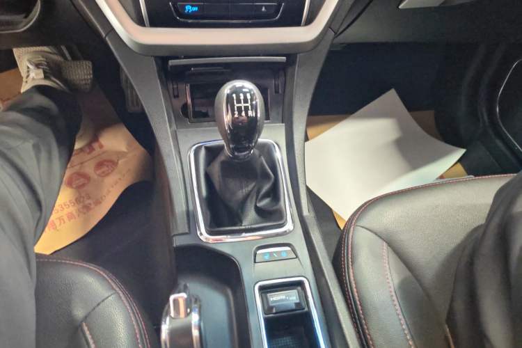 Used Geely Auto Emgrand 2015 Sedan 1.5L Manual - Top Trim Level Gear Lever