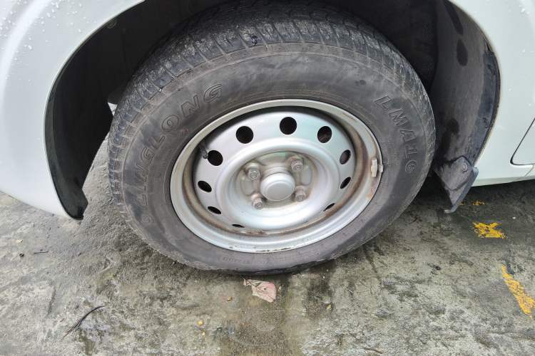 Used Wuling Hongguang V 2022 1.5L Jingqu Edition Electric-Assist LAR Left Front Wheel Hub