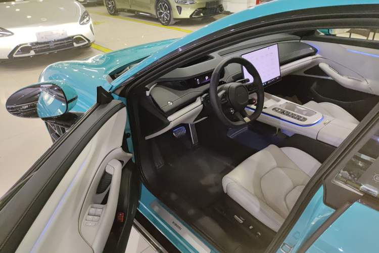 Used Xiaomi Auto SU7 2024 Four-Wheel Drive Ultra-Long Range Advanced Intelligent Driving Max Edition