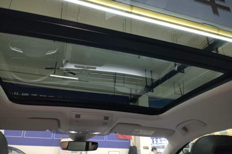 Used Volkswagen Magotan 2024 2 Million Units Zhongxiang Version 330TSI DSG Luxury Edition Headliner