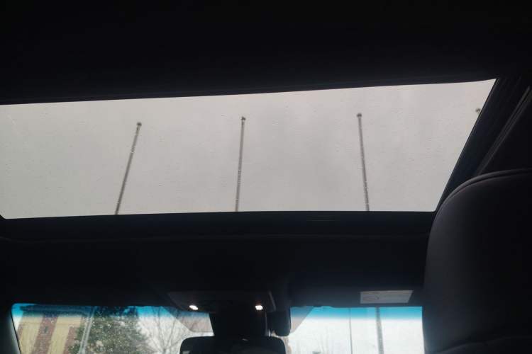 Used Toyota Avalon 2019 Dual-Engine 2.5L Luxury Edition China VI Standard Headliner