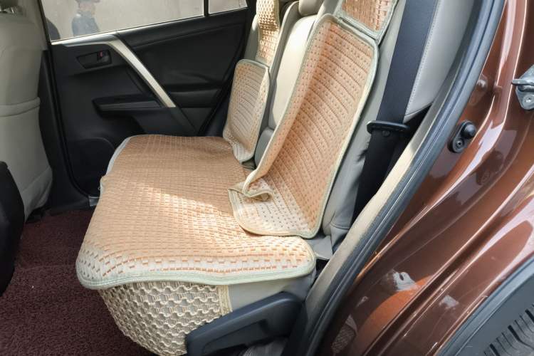 Used Toyota RAV4 2015 2.0L CVT Two-Wheel Drive Fashion Edition