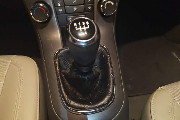 Used Chevrolet Cruze 2015 1.5L Classic SE MT Gear Lever