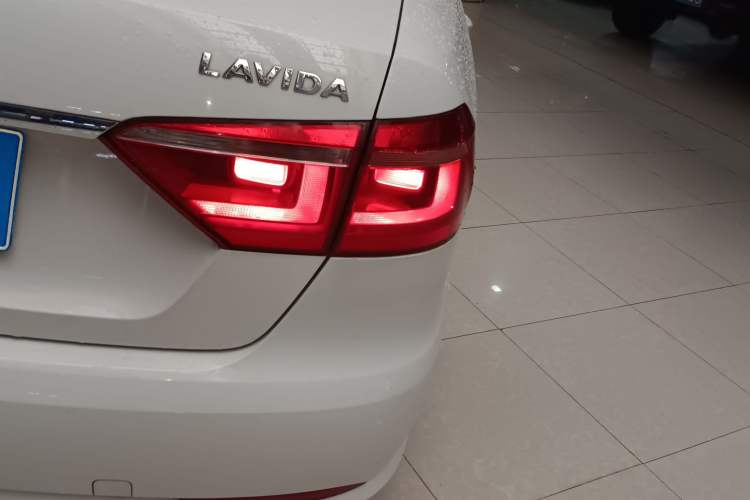 Used Volkswagen Lavida 2013 Revised Classic 1.6L Manual Fashion Edition Right Rear Taillight