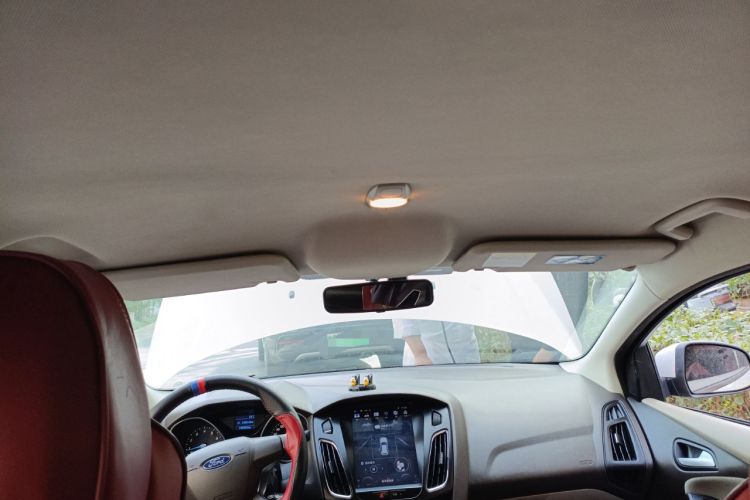 Used Ford Focus 2012 Sedan 1.6L Manual Comfort Model
