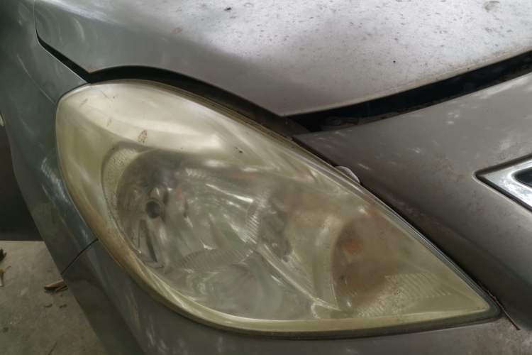 Used Nissan Sunny 2011 1.5XE Manual Comfort Edition Right Front Headlight