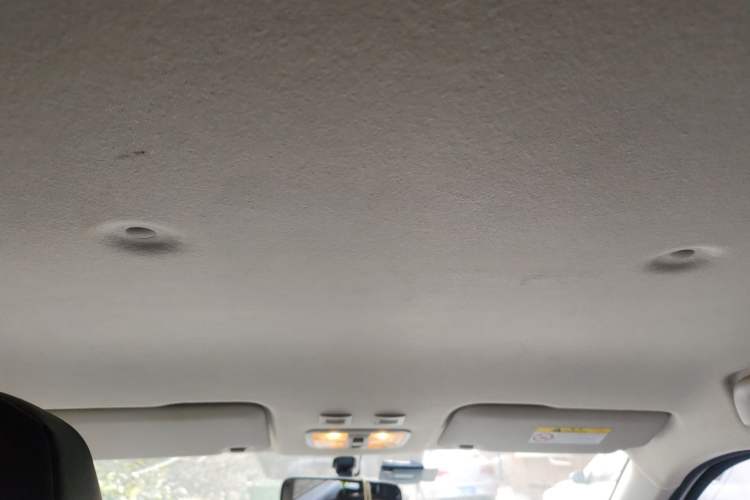 Used ORA White Cat 2022 Upgraded Model 305km Range Luxury Version Lithium-Ion Battery