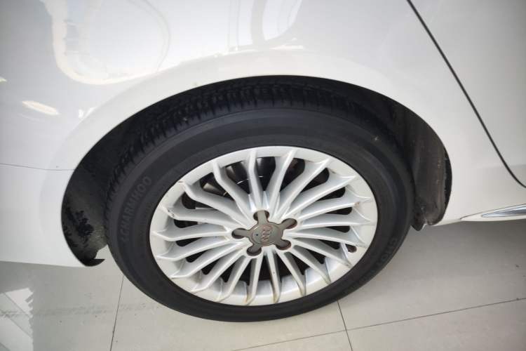 Used Audi A4L 2016 35 TFSI Collector's Edition Automatic Standard Model Right Rear Wheel Hub