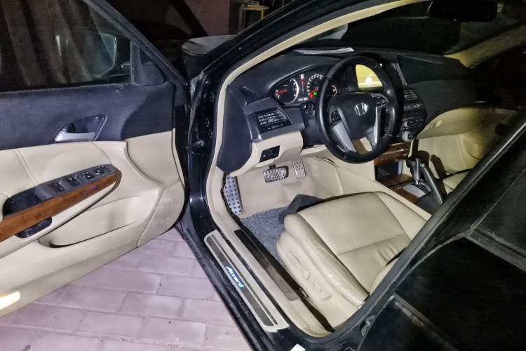 Used Honda Accord 2012 2.0L SE
