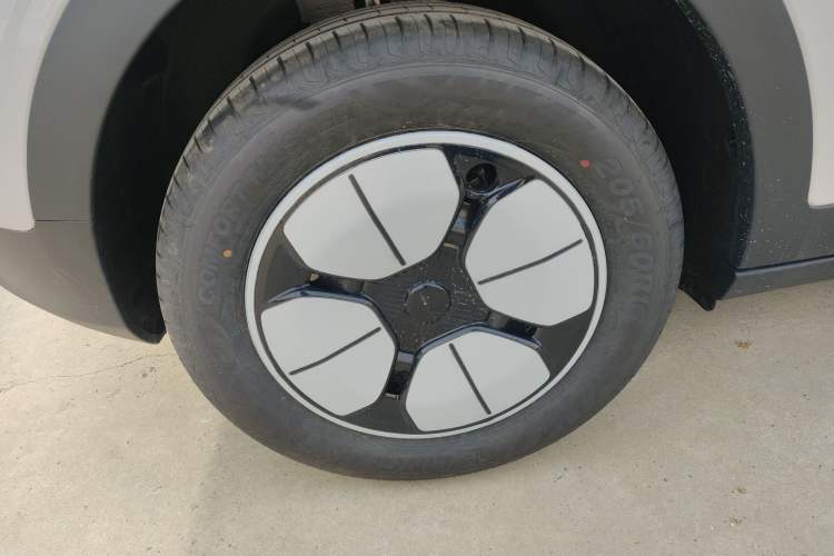 Used Geely Galaxy Geome 2026 Model 410km Carefree Edition Right Rear Wheel Hub