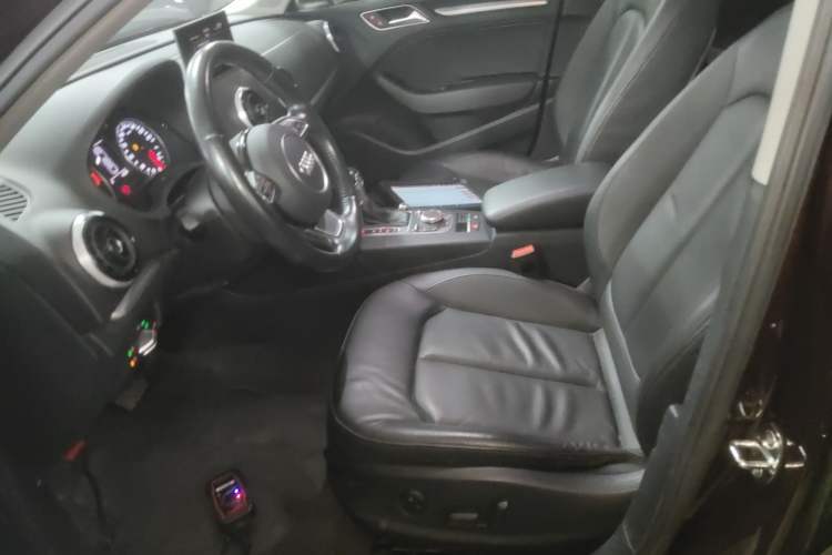 Used Audi A3 2016 Limousine 35 TFSI Style Edition Left Front Seat