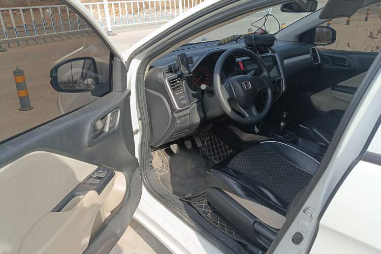 Used Honda Greiz 2016 1.5L Manual Classic Edition Driver Seat