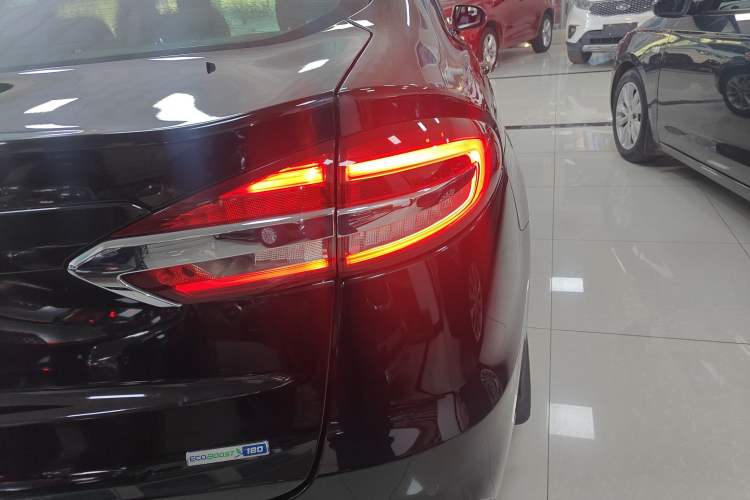 Used Ford Mondeo 2018 EcoBoost 180 Smart Control Fashion Model China VI Standard
