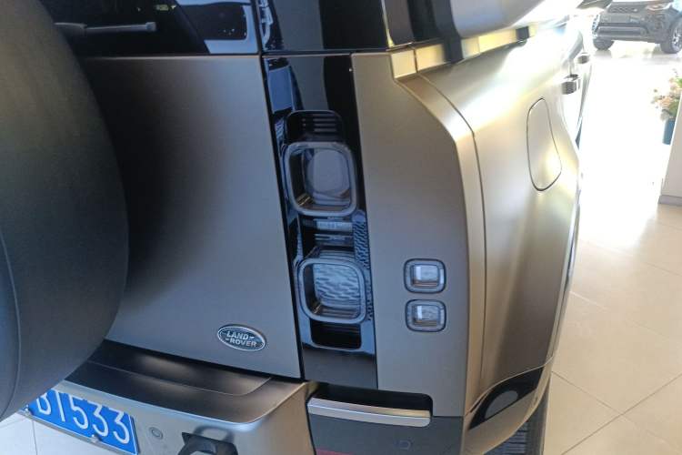 Used Land Rover Defender 2021 110 P400 X Exterior 3