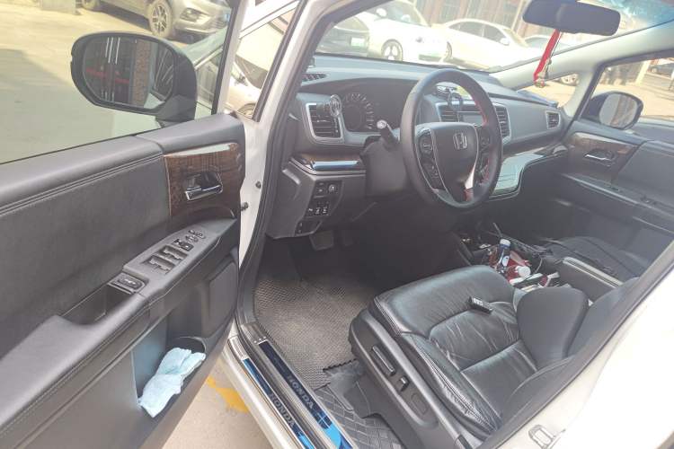 Used Honda Odyssey 2015 Revised Version 2.4L Supreme Edition