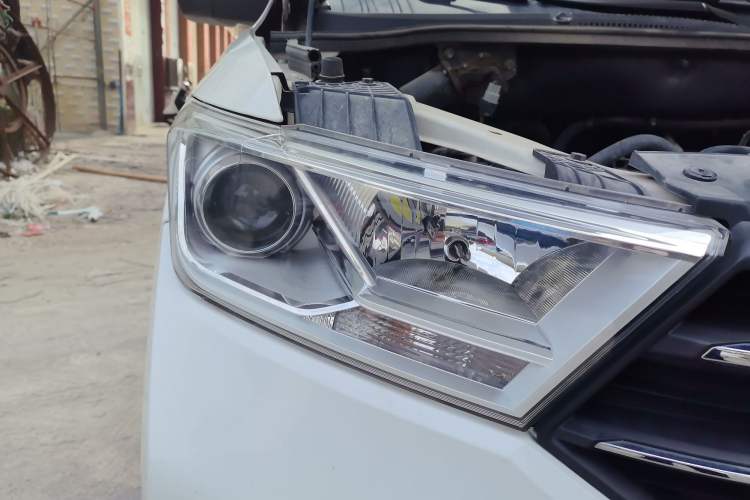 Used Wuling Hongguang 2021 1.5L S Comfort Edition LAR Right Front Headlight