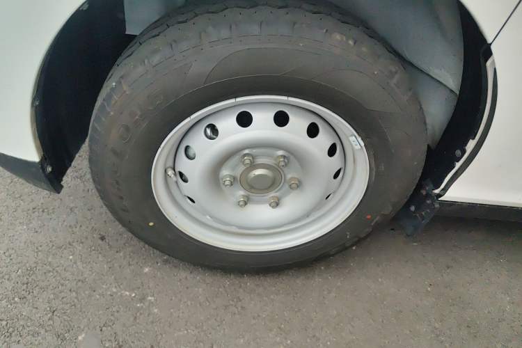 Used Ruichi EC75 2025 Intelligent Driving Ultra-Charging Version Pioneer II Type 50.1 kWh Exterior 4