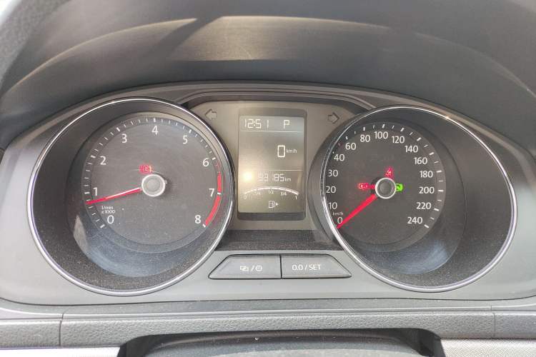 Used Volkswagen Lavida 2017 1.6L Automatic Comfort Edition
