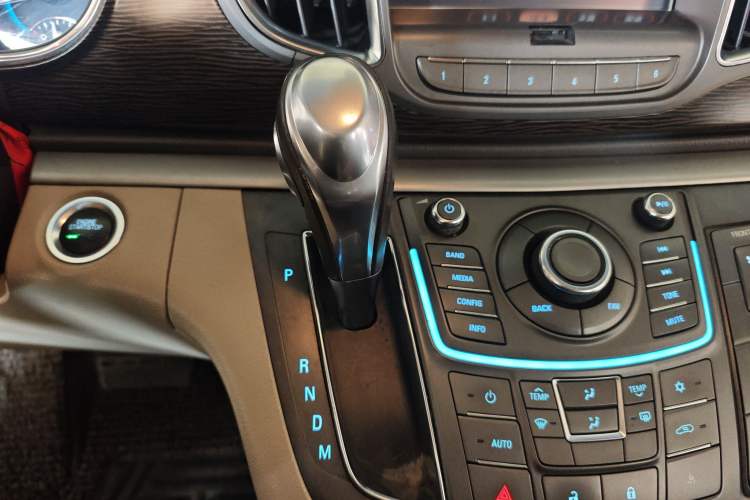 Used Buick GL8 2011 2.4L CT Luxury Business Comfort Edition
