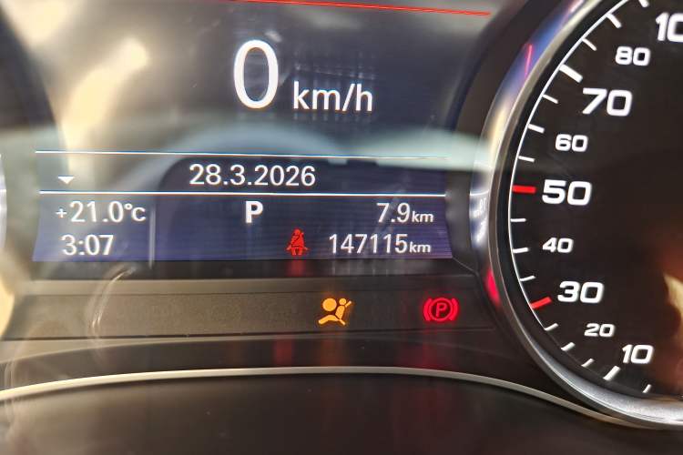 Used Audi A6L 2016 30 FSI Comfort Version Odometer Close Up