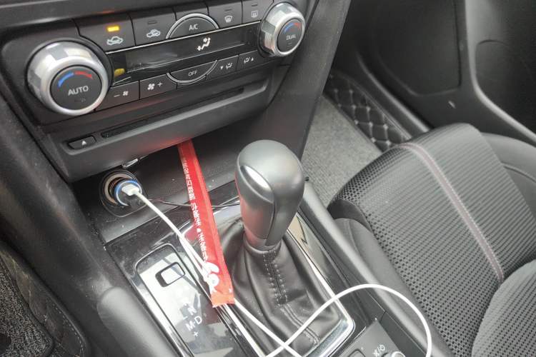 Used Mazda 3 Axela 2017 Hatchback 2.0L Automatic Luxury Model Emission Standard China V Gear Lever