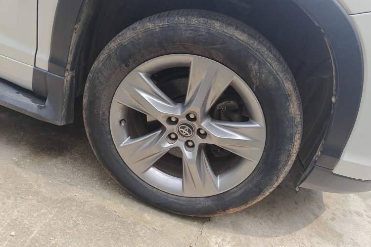 Used Toyota Highlander 2021 2.0T Four-Wheel Drive Luxury Edition 7 Seats Right Front Wheel Hub