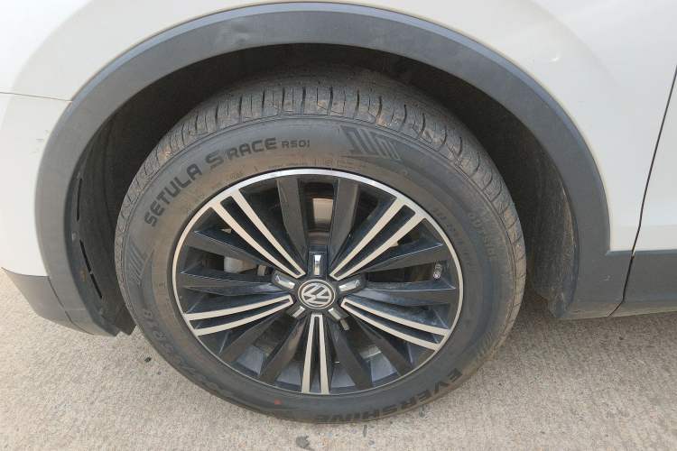 Used Volkswagen Tiguan L 2019 Updated Version 330TSI Automatic Two-Wheel Drive Panoramic Comfort Edition China VI Standard
