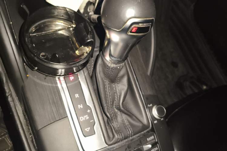 Used Audi A3 2016 Limousine 35 TFSI Ambition Edition Gear Lever