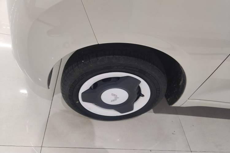 Used Wuling Hongguang MINIEV 2024 3rd Generation 215km Youth Edition Left Front Wheel Hub