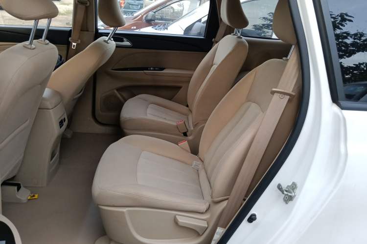 Used Wuling 730 2020 Commercial Vehicle 1.5L Manual Value Edition 7 Seats
