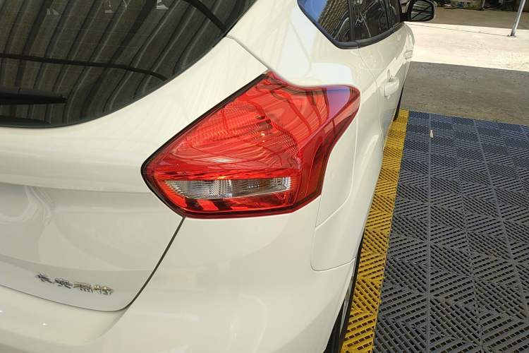 Used Ford Focus 2018 Hatchback Classic 1.6L Automatic Trendy SmartDrive Edition