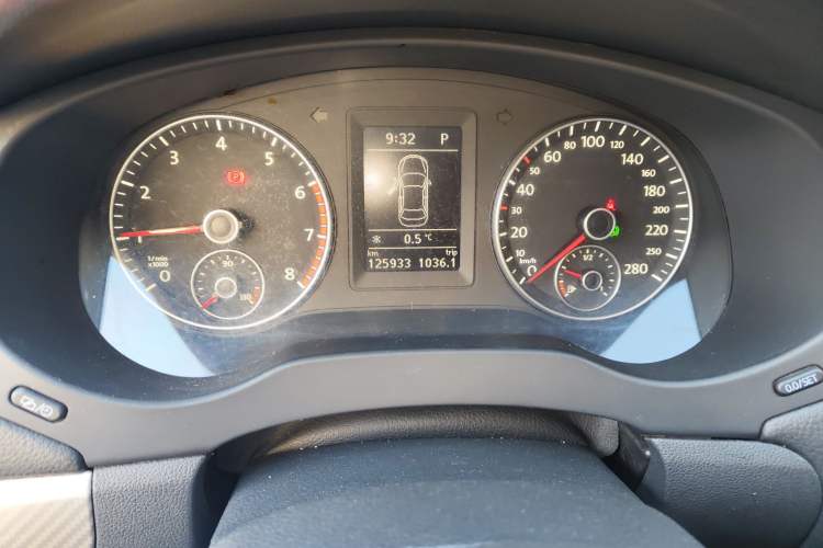 Used Volkswagen Sagitar 2013 2.0 TSI GLI Instrument Cluster