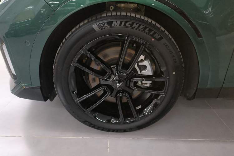 Used VOYAH FREE 2024 Ultra-Long Range Intelligent Driving Version Left Front Wheel Hub