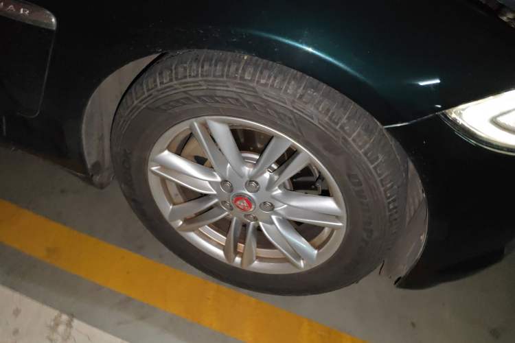 Used Jaguar XF 2014 XF 2.0T Prestige Edition Right Front Wheel Hub