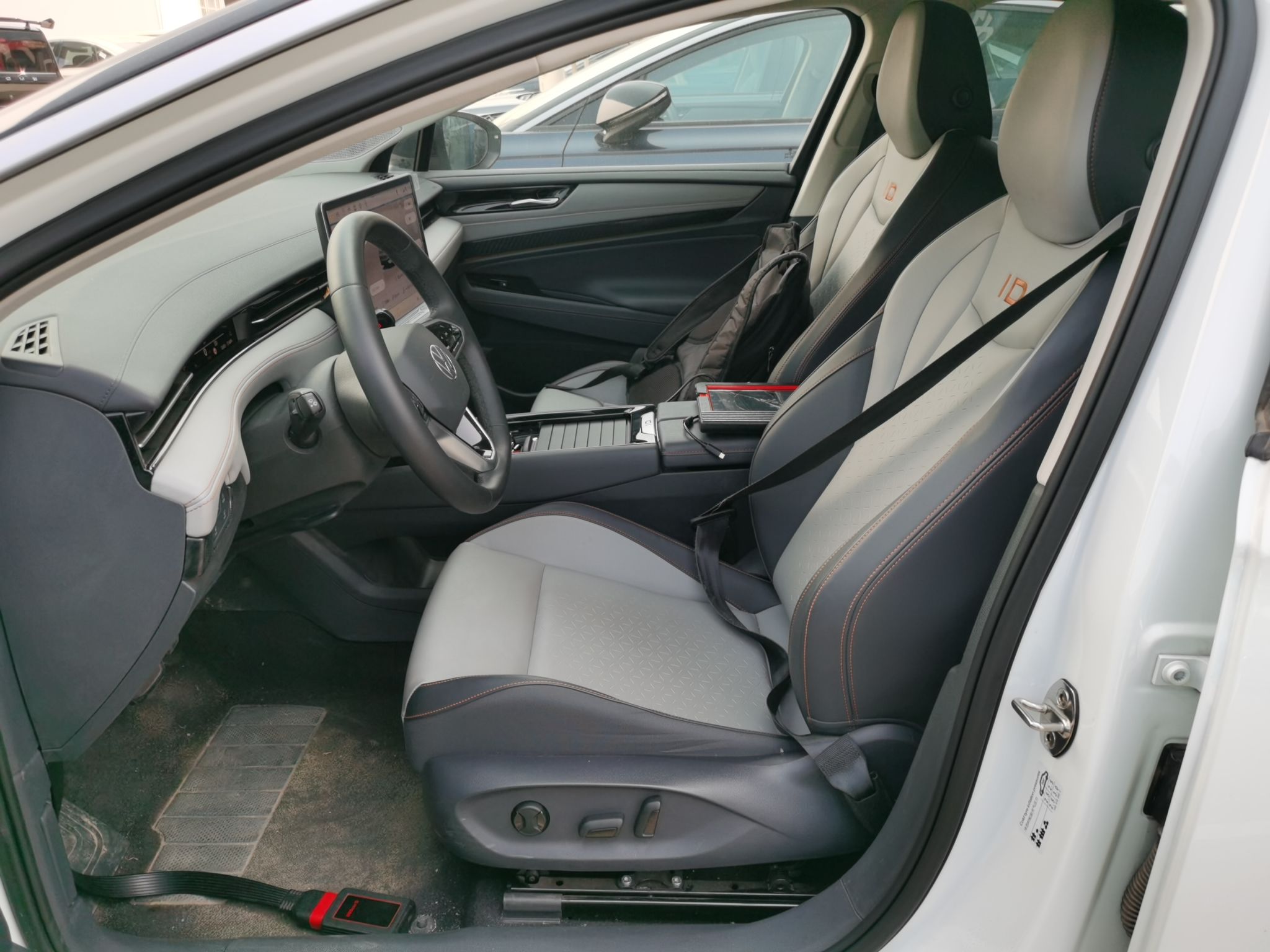 Переднее сиденье в автомобиле